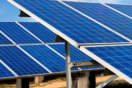 屋頂安裝光伏發(fā)電對(duì)房屋有害嗎？這些方面需考量！