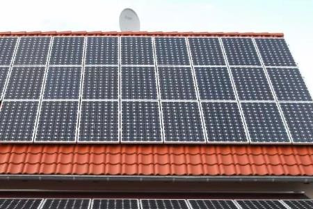 光伏發(fā)電板安裝費一般是多少？幾萬元到十幾萬元！